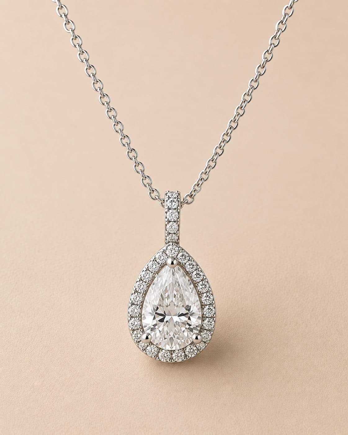Pear-shaped diamond pendant surrounded by a diamond halo