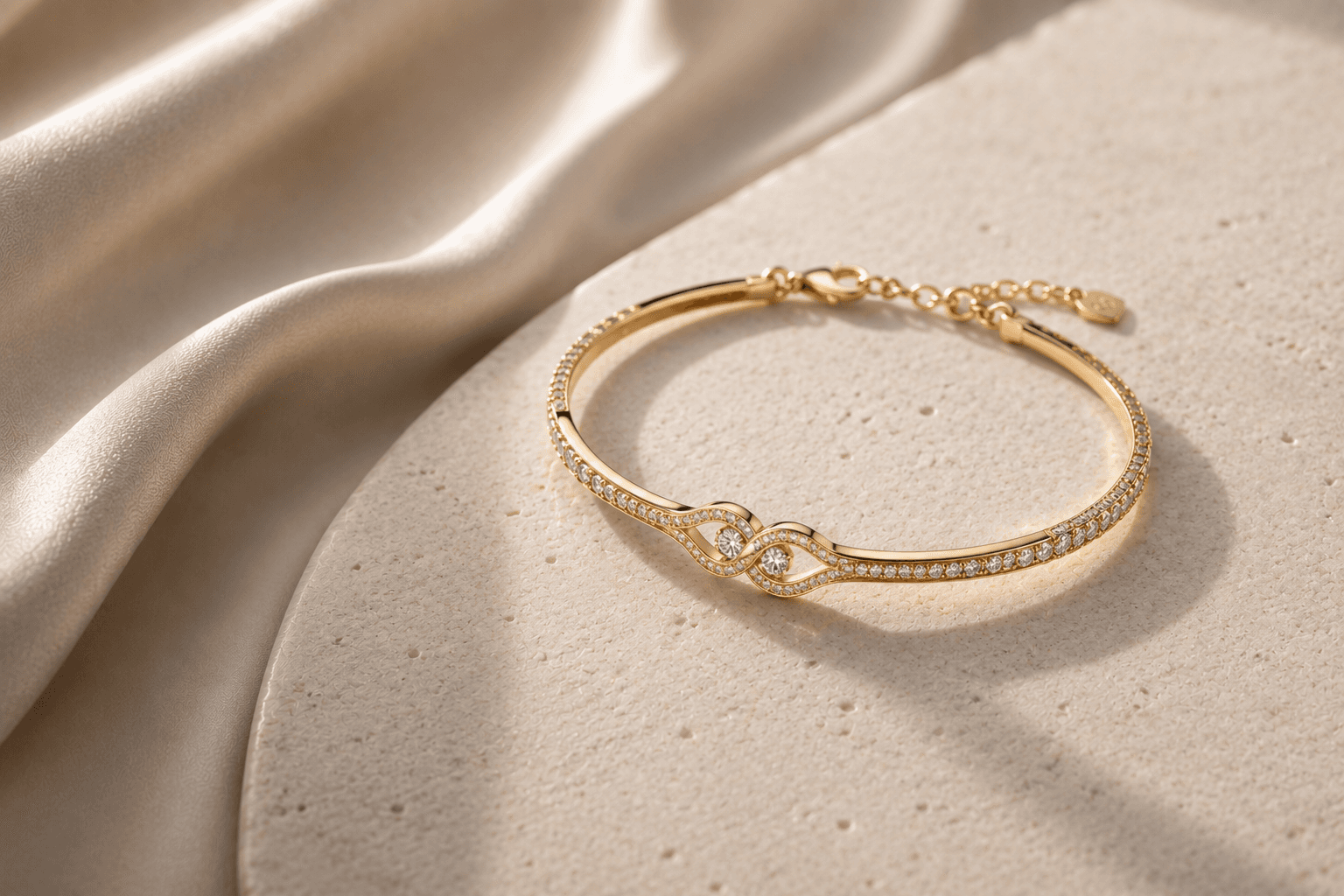 Refined gold bracelet with sculptural detailing
